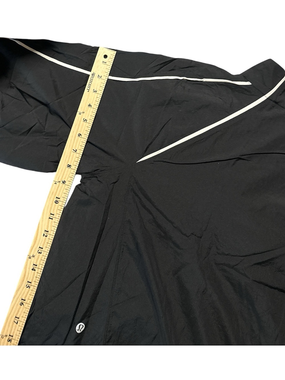 Lululemon License to Train Lightweight Jacket, NWT, Black & White - Picture 13 of 14